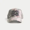 Boné trucker com estampa camuflada rosa