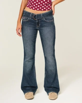 Calças de ganga bootcut com cintura baixa, lavagem escura e cinto