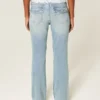 Calças de ganga bootcut com cintura baixa, lavagem média e bordado de borboleta