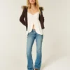 Calças de ganga bootcut de cintura baixa com lavagem média e tachas