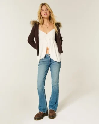 Calças de ganga bootcut de cintura baixa com lavagem média e tachas