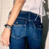 Calças de ganga bootcut de cintura baixa e lavagem escura