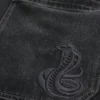 Calças de ganga largas com bordado de cobra em preto lavado