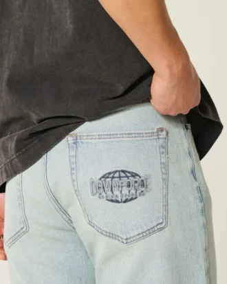 Calças de ganga largas com estampado Downforce Racing em lavagem clara