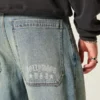 Calças de ganga largas com estampado Hollywood e lavagem média