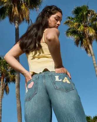 Calças de ganga largas com estampado Los Angeles, cintura baixa e lavagem média