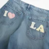 Calças de ganga largas com estampado Los Angeles, cintura baixa e lavagem média