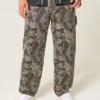 Calças de ganga largas estilo skater com padrão camuflado