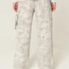 Calças de ganga super largas camufladas