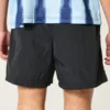 Calções de futebol até ao meio da coxa