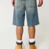 Calções de ganga super largos com estampado Taz e lavagem média