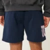 Calções de malha até ao meio da coxa com gráfico UConn Huskies