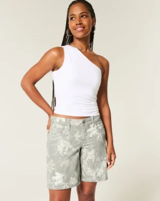 Calções largos camuflados de cintura baixa