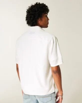 Camisa bordada de manga curta e corte quadrado