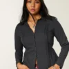 Camisa com botões e inserção de renda
