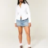Camisa com botões e inserção de renda