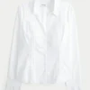 Camisa com botões e inserção de renda