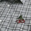 Camisa curta com mangas curtas e estampa de cerejas