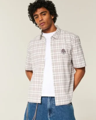 Camisa curta com mangas curtas e estampa de cogumelo
