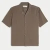 Camisa curta com mangas curtas e padrão texturado