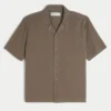 Camisa curta com mangas curtas e padrão texturado