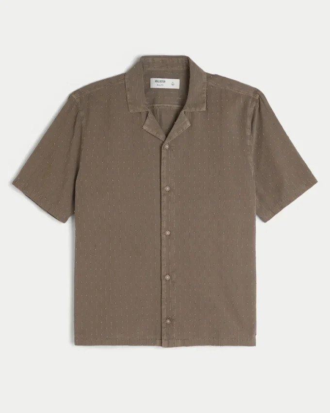 Camisa curta com mangas curtas e padrão texturado