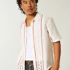 Camisa curta de manga curta estilo croché