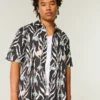 Camisa de linho com padrão de peixes tropicais