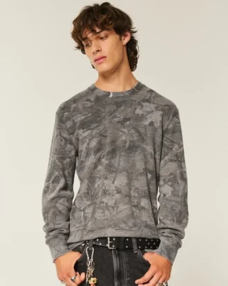 Camisa de manga comprida com estampa camuflada e corte descontraído