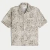Camisa de manga curta com bolsos