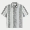 Camisa de manga curta com riscas texturadas