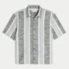 Camisa de manga curta com riscas texturadas