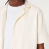 Camisa de manga curta com textura descontraída