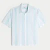 Camisa de manga curta às riscas