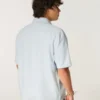Camisa de manga curta às riscas