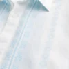 Camisa de manga curta às riscas