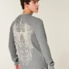 Camisa térmica com estampa de rosa e asas de anjo