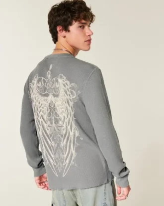Camisa térmica com estampa de rosa e asas de anjo