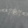 Camisa térmica com estampa de rosa e asas de anjo