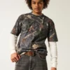 Camiseta boxy pesada com estampa camuflada