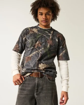 Camiseta boxy pesada com estampa camuflada