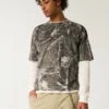 Camiseta boxy pesada com estampa camuflada