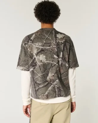 Camiseta boxy pesada com estampa camuflada