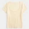 Camiseta com decote redondo