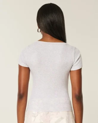 Camiseta com decote redondo