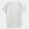 Camiseta com decote redondo
