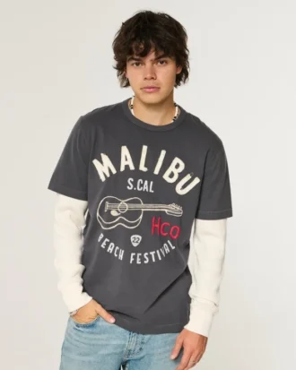 Camiseta com logotipo gráfico em camadas e mangas compridas