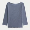 Camiseta com mangas 3/4 e decote em V