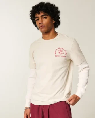 Camiseta gráfica com estampa de cabeça de lobo e mangas compridas em camadas