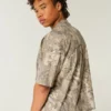 Camiseta larga e pesada com estampa camuflada